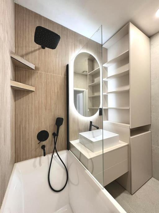 5 Min Dancing House Apartment Prague, Luxury And Modern Exterior photo